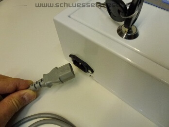 Anschluß mit plug & play Stecker